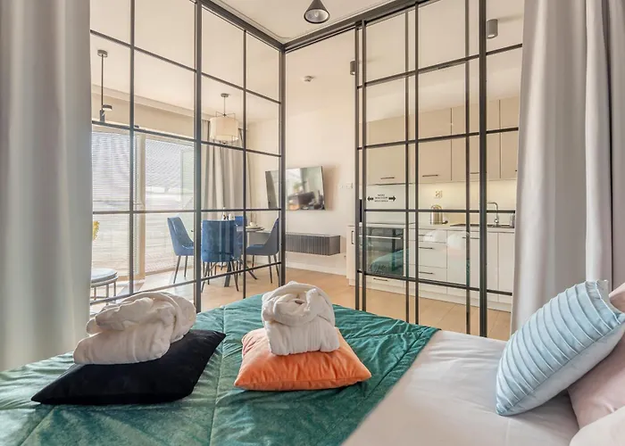 Lighthouse - Polanki Aqua - Hit קולובז'ג